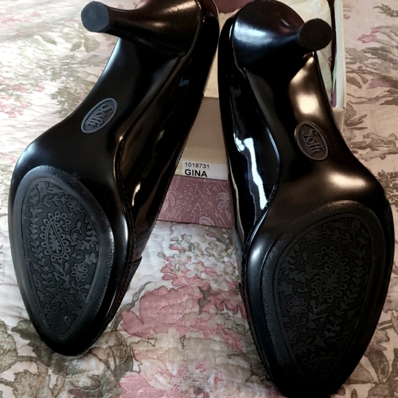 Patent black leather ladies shoes 8M - Picture 3 of 5